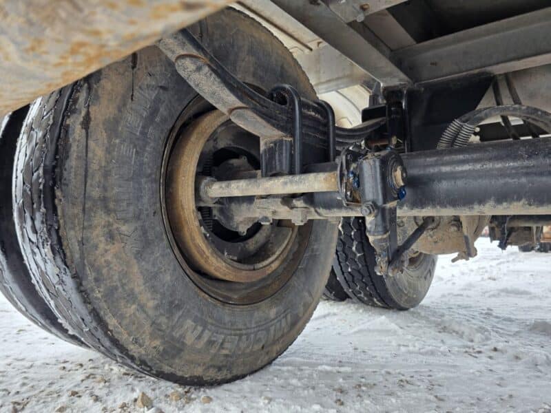 T-147 1996 Beall 6700 Gallon Stainless Steel Semi Tanker