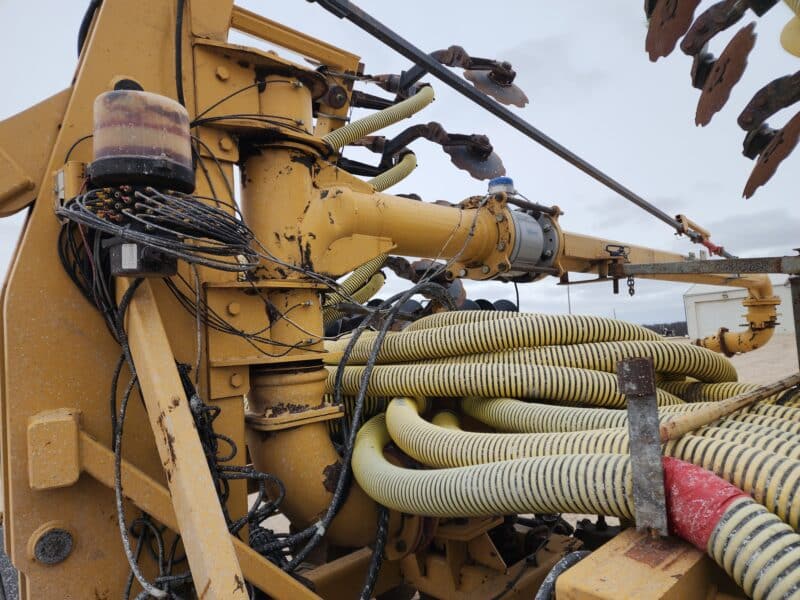 30′ Bazooka FarmStar Pull type toolbar. 8″ Stinger, Hi-Rate Phantom Units