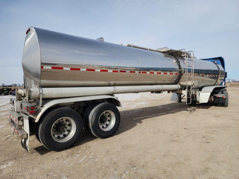 U-4785 1997 Polar 7000 Gallon Stainless Steel Semi Tanker