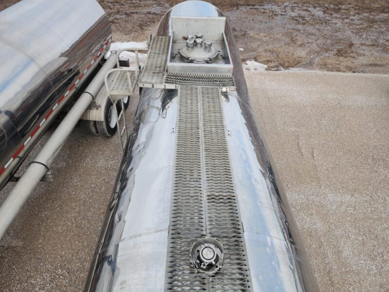 U-4795 1992 Brenner 6700 Gallon Stainless Steel Semi Tanker