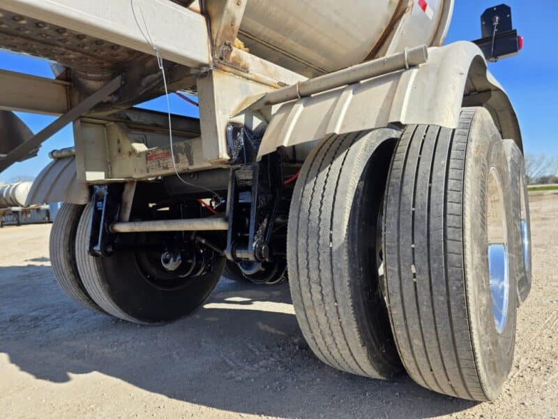 U-4785 1997 Polar 7000 Gallon Stainless Steel Semi Tanker
