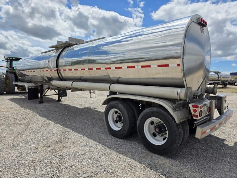 U-4794 1988 Brenner 7000 Gallon Stainless Steel Semi Tanker