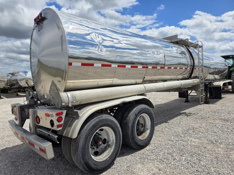 U-4794 1988 Brenner 7000 Gallon Stainless Steel Semi Tanker