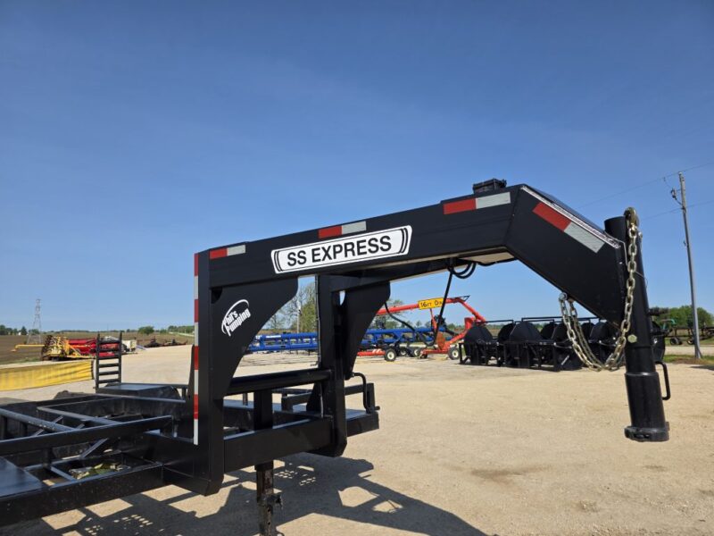 SS EXPRESS Gooseneck Manure Boat Trailer For Wolverine and Crawler Agitation Boats