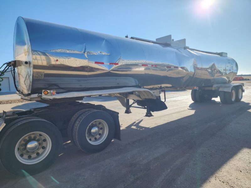 U-4797 1987 Brenner 7000 Gallon Stainless Steel Semi Tanker