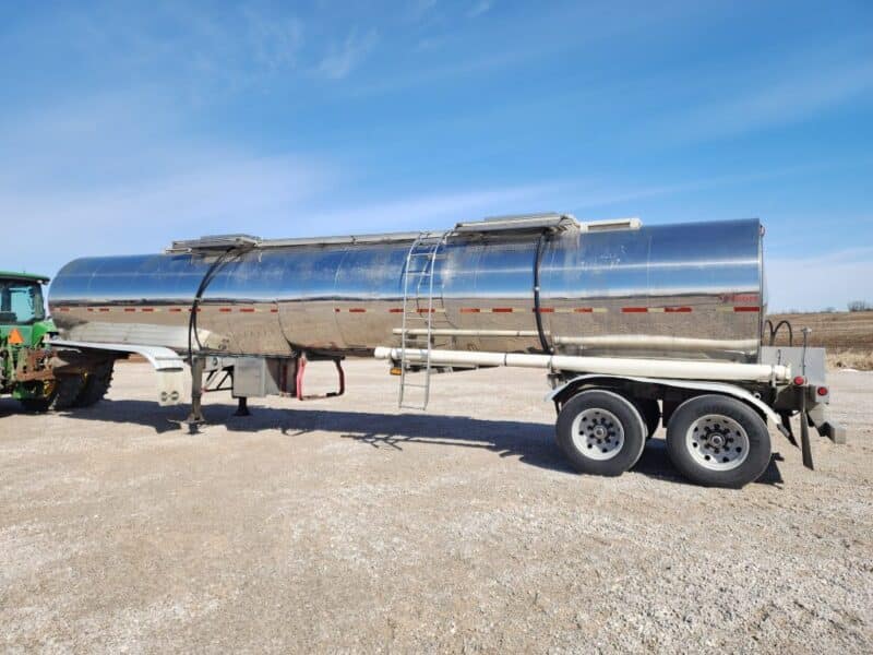 U-4799 1993 Barbel 6700 Gallon Stainless Steel Semi Tanker