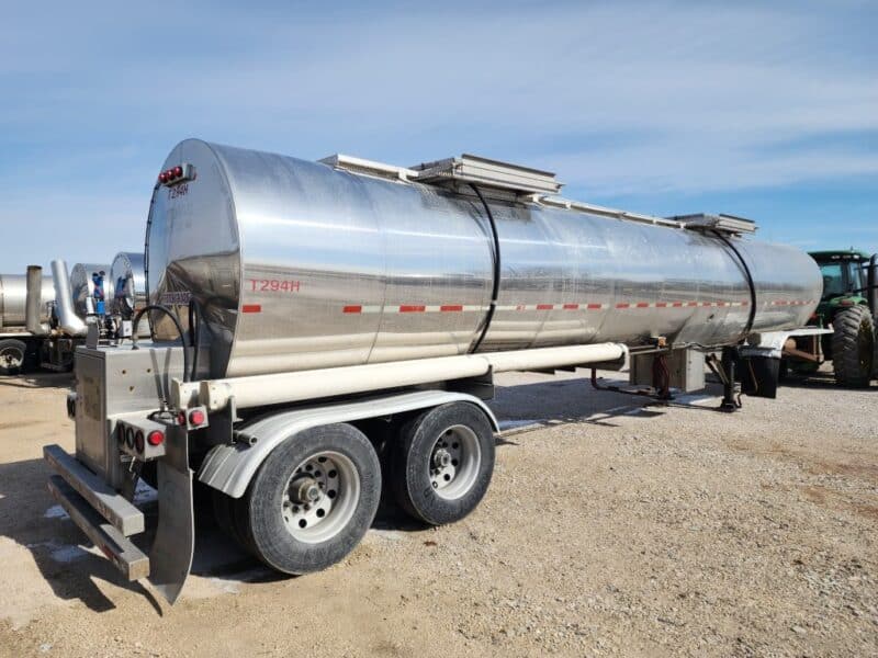 U-4798 1995 Barbel 6700 Gallon Stainless Steel Semi Tanker