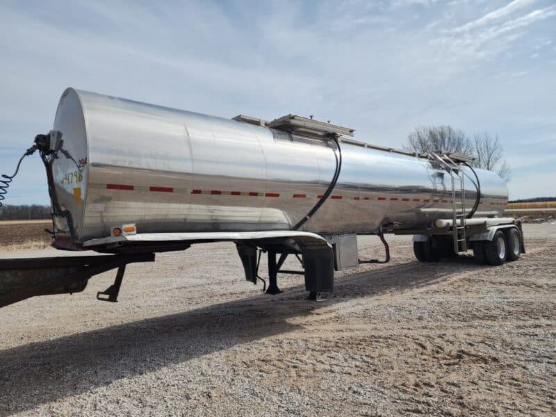 U-4798 1995 Barbel 6700 Gallon Stainless Steel Semi Tanker