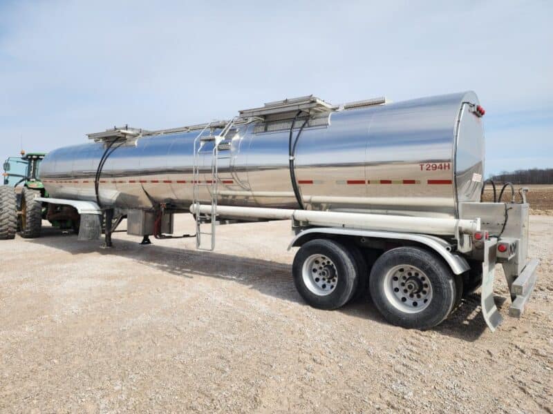 U-4798 1995 Barbel 6700 Gallon Stainless Steel Semi Tanker