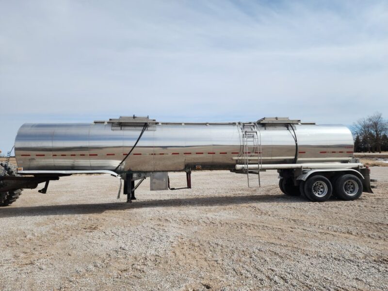 U-4798 1995 Barbel 6700 Gallon Stainless Steel Semi Tanker