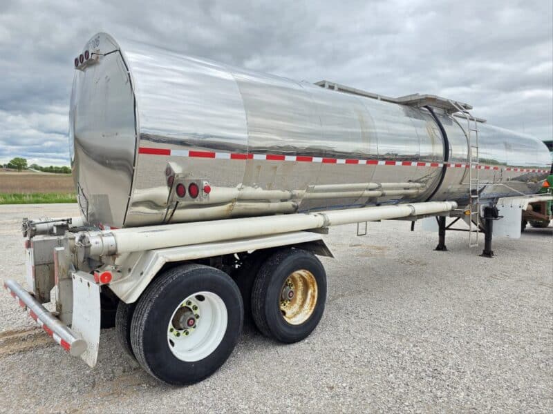 U-4802 1987 STE 7000 Gallon Stainless Steel Semi Tanker