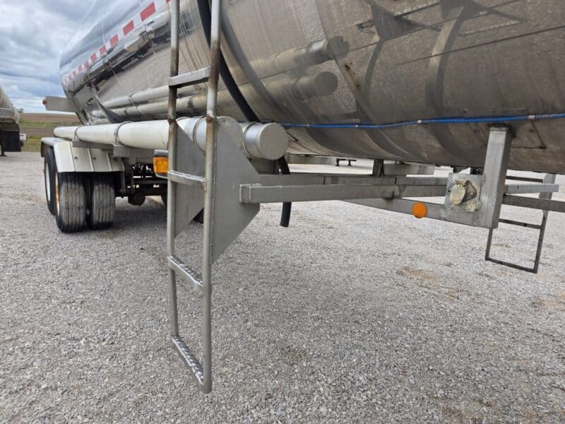 U-4802 1987 STE 7000 Gallon Stainless Steel Semi Tanker