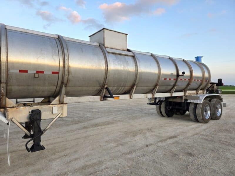 U-4796 1993 Walker 6500 Gallon Stainless Steel Semi Tanker