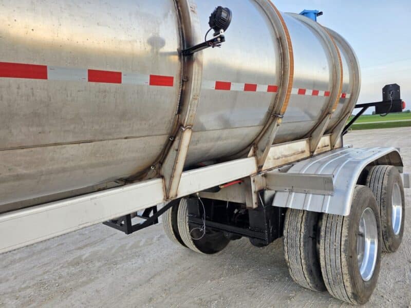 U-4796 1993 Walker 6500 Gallon Stainless Steel Semi Tanker