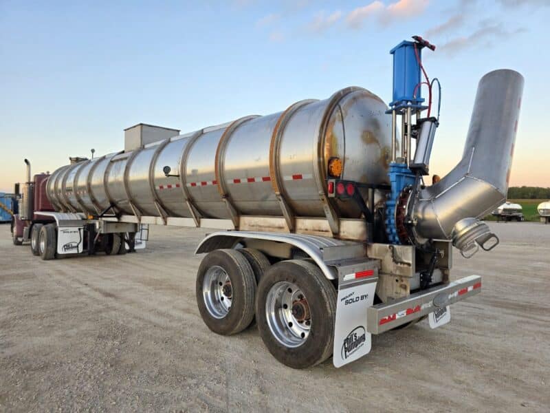 U-4796 1993 Walker 6500 Gallon Stainless Steel Semi Tanker