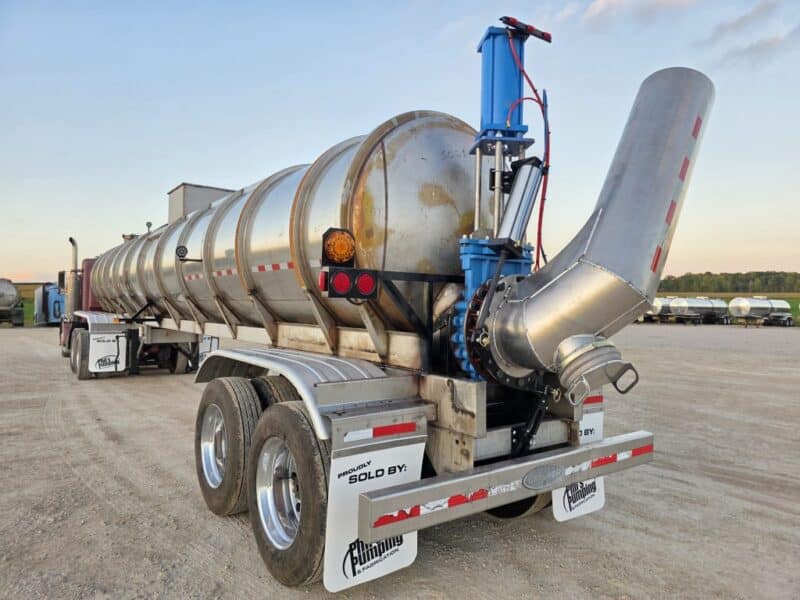 U-4796 1993 Walker 6500 Gallon Stainless Steel Semi Tanker