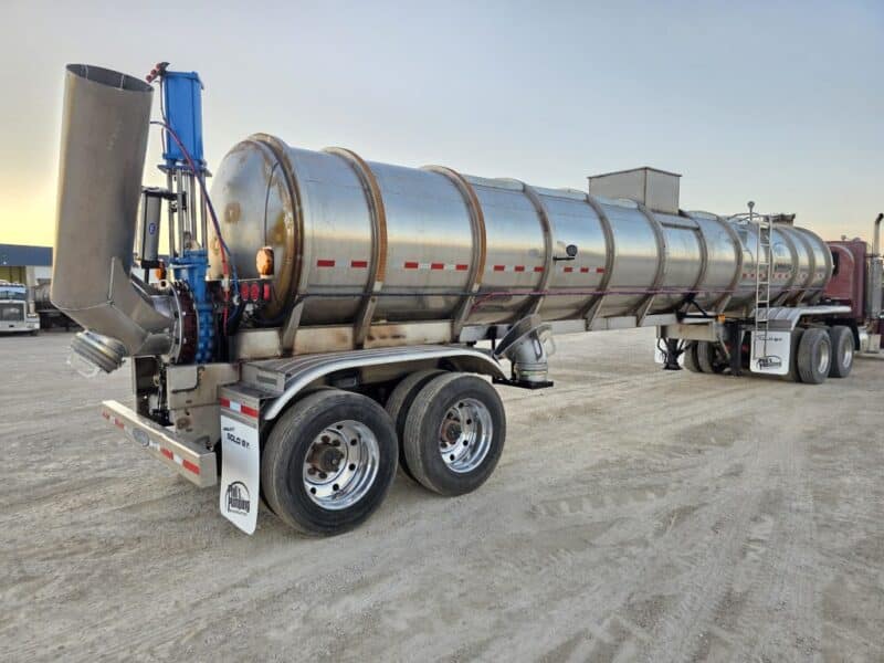 U-4796 1993 Walker 6500 Gallon Stainless Steel Semi Tanker