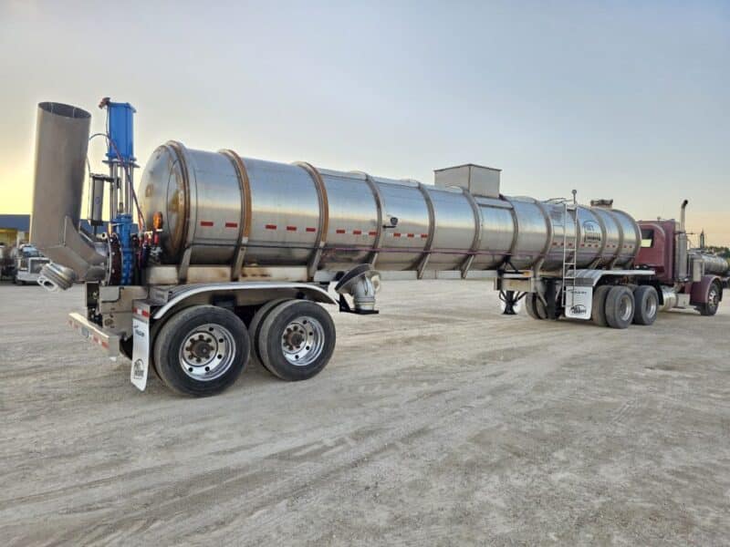 U-4796 1993 Walker 6500 Gallon Stainless Steel Semi Tanker
