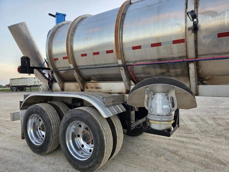 U-4796 1993 Walker 6500 Gallon Stainless Steel Semi Tanker