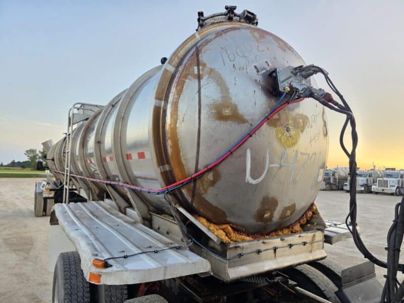 U-4796 1993 Walker 6500 Gallon Stainless Steel Semi Tanker