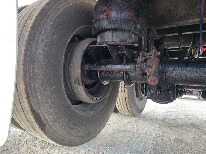 U-4796 1993 Walker 6500 Gallon Stainless Steel Semi Tanker