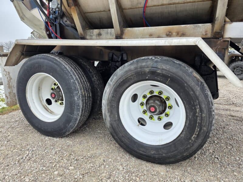 U-4802 1987 STE 7000 Gallon Stainless Steel Semi Tanker