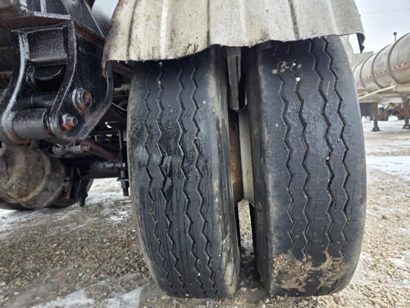 U-4800 1990 Barbel 6500 Gallon Stainless Steel Semi Tanker