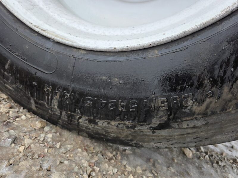 U-4800 1990 Barbel 6500 Gallon Stainless Steel Semi Tanker