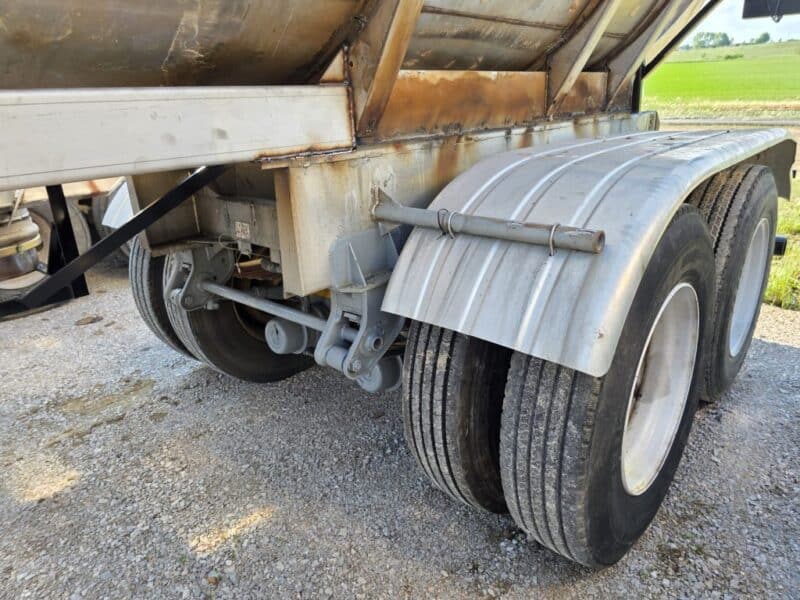 U-4805 1987 TSC 7000 Gallon Stainless Steel Semi Tanker