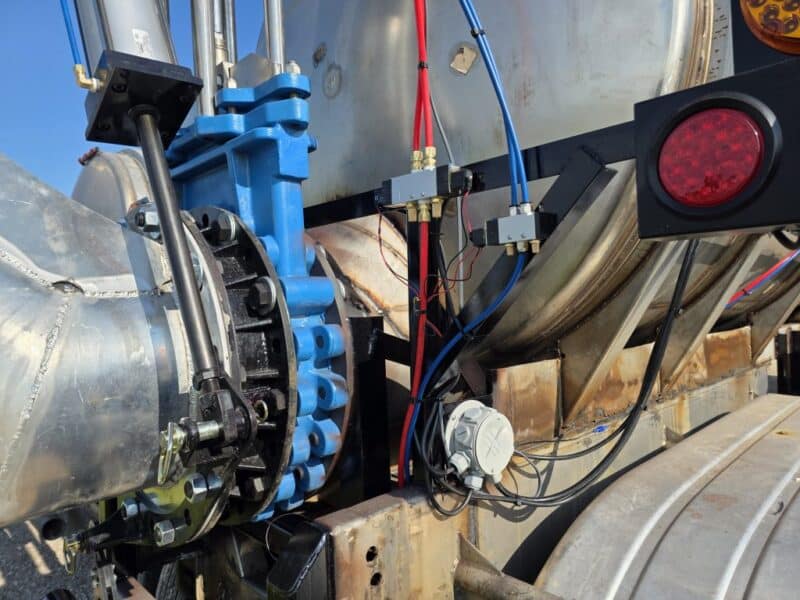 U-4805 1987 TSC 7000 Gallon Stainless Steel Semi Tanker