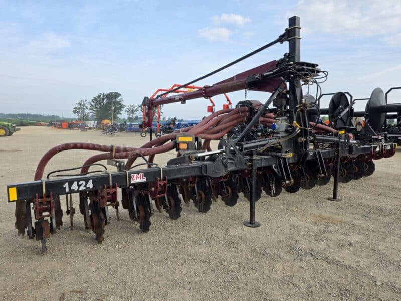 28′ ZML Toolbar w. 14 Red Viper Gen 3 Row Units w. 8″ Stinger