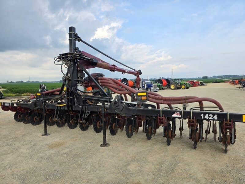 28′ ZML Toolbar w. 14 Red Viper Gen 3 Row Units w. 8″ Stinger