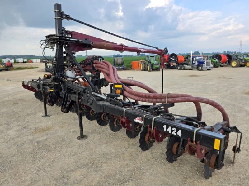 28′ ZML Toolbar w. 14 Red Viper Gen 3 Row Units w. 8″ Stinger