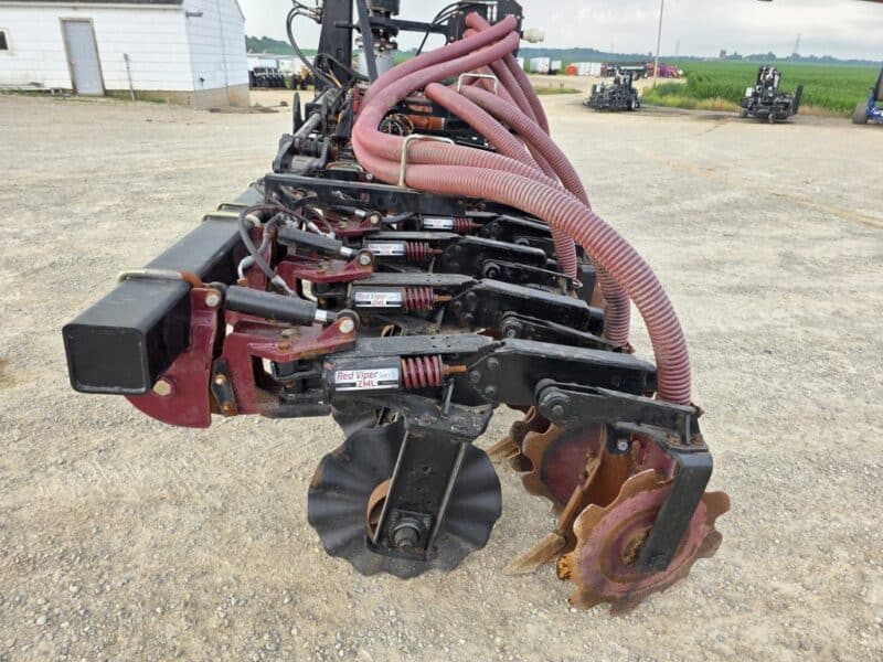 28′ ZML Toolbar w. 14 Red Viper Gen 3 Row Units w. 8″ Stinger