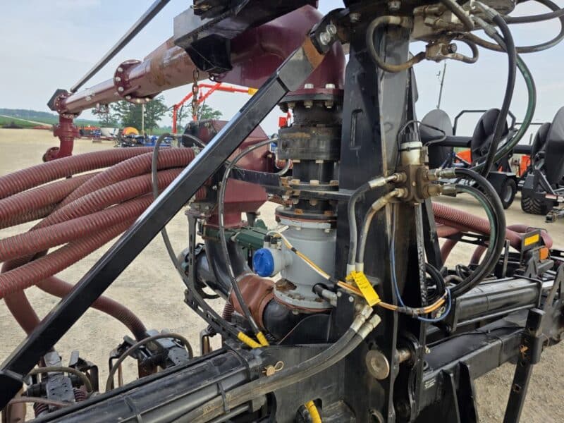 28′ ZML Toolbar w. 14 Red Viper Gen 3 Row Units w. 8″ Stinger
