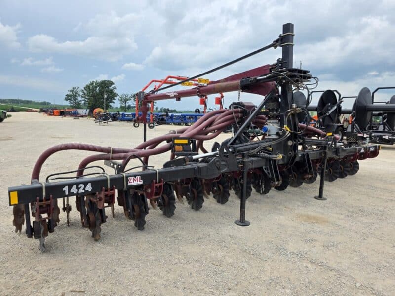 28′ ZML Toolbar w. 14 Red Viper Gen 3 Row Units w. 8″ Stinger