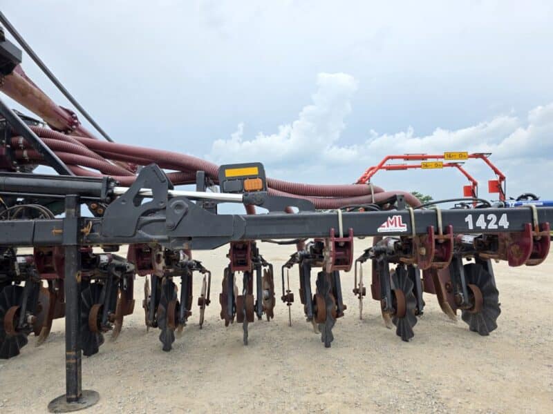 28′ ZML Toolbar w. 14 Red Viper Gen 3 Row Units w. 8″ Stinger