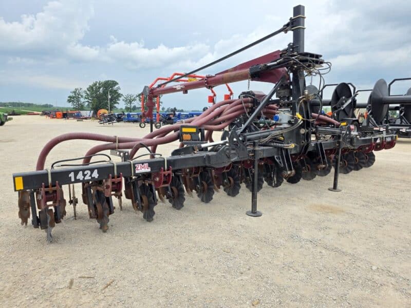 28′ ZML Toolbar w. 14 Red Viper Gen 3 Row Units w. 8″ Stinger