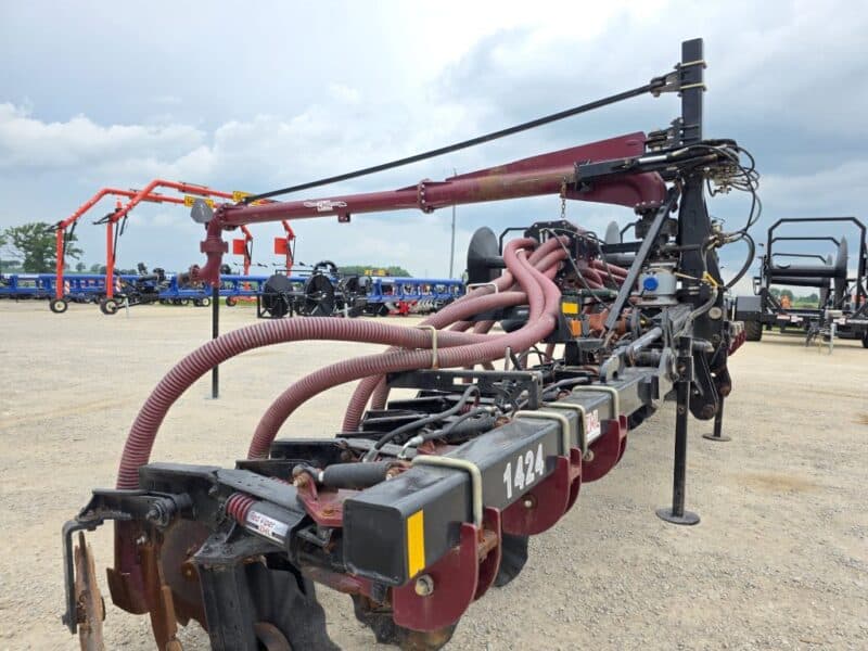 28′ ZML Toolbar w. 14 Red Viper Gen 3 Row Units w. 8″ Stinger