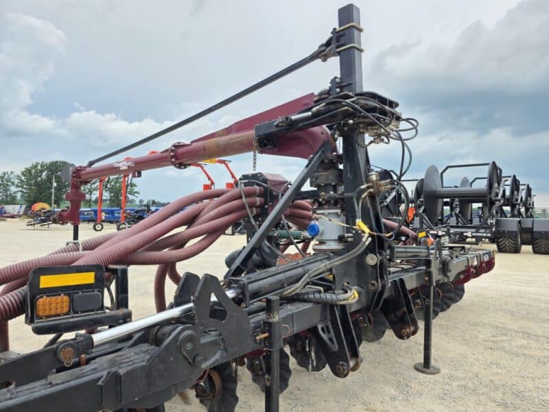 28′ ZML Toolbar w. 14 Red Viper Gen 3 Row Units w. 8″ Stinger
