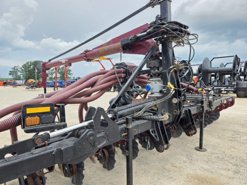 28′ ZML Toolbar w. 14 Red Viper Gen 3 Row Units w. 8″ Stinger