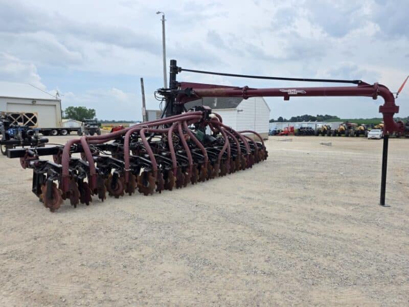 28′ ZML Toolbar w. 14 Red Viper Gen 3 Row Units w. 8″ Stinger