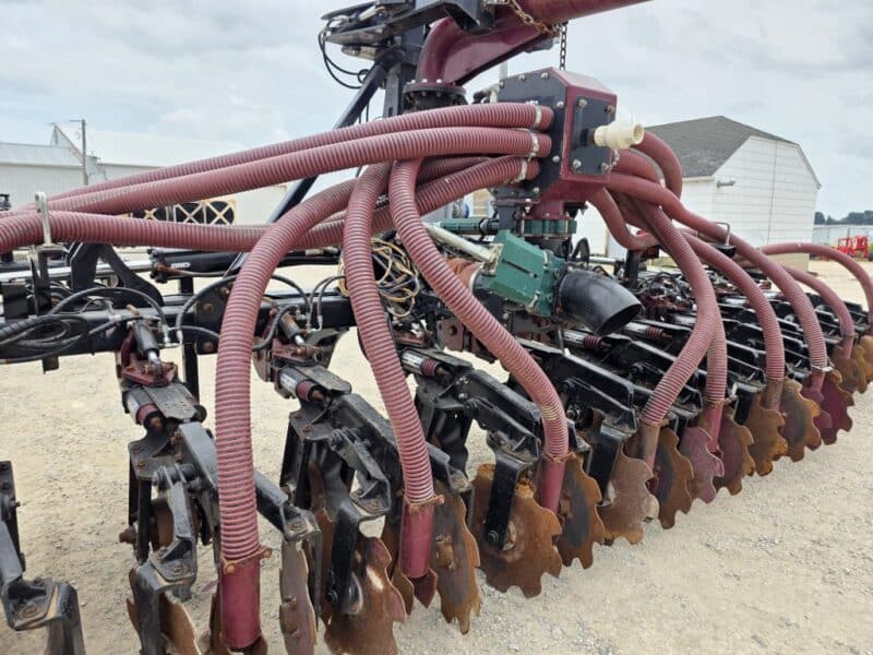 28′ ZML Toolbar w. 14 Red Viper Gen 3 Row Units w. 8″ Stinger