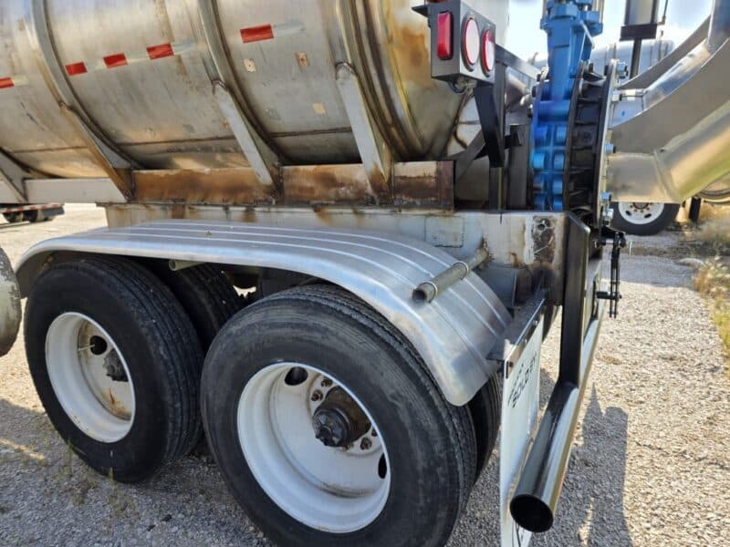 T-148 1987 TSC 7000 Gallon Stainless Steel Semi Tanker