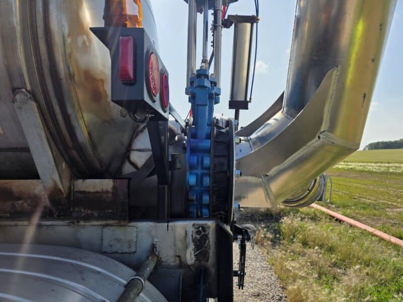 T-148 1987 TSC 7000 Gallon Stainless Steel Semi Tanker