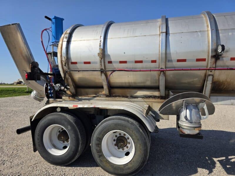 U-4804 1987 Heil 6500 Gallon Stainless Steel Semi Tanker