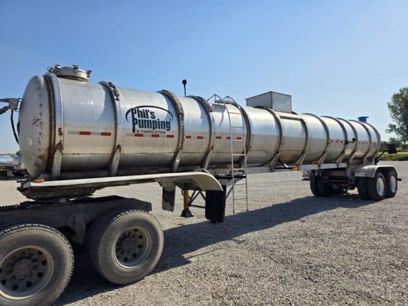 U-4804 1987 Heil 6500 Gallon Stainless Steel Semi Tanker
