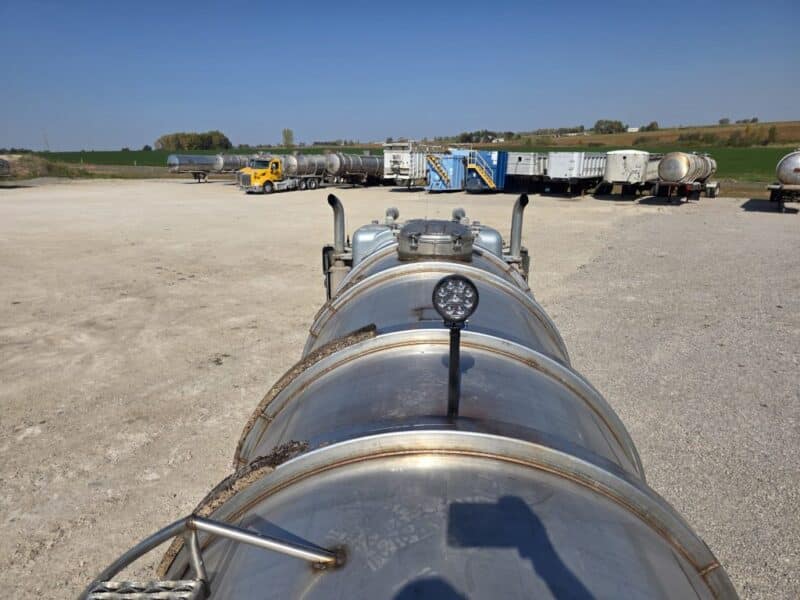 U-4804 1987 Heil 6500 Gallon Stainless Steel Semi Tanker