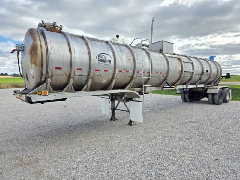U-4809 1988 Bar-bel 7000 Gallon Stainless Steel Semi Tanker U-4809 1988 Bar-bel 7000 Gallon Stainless Steel Semi Tanker