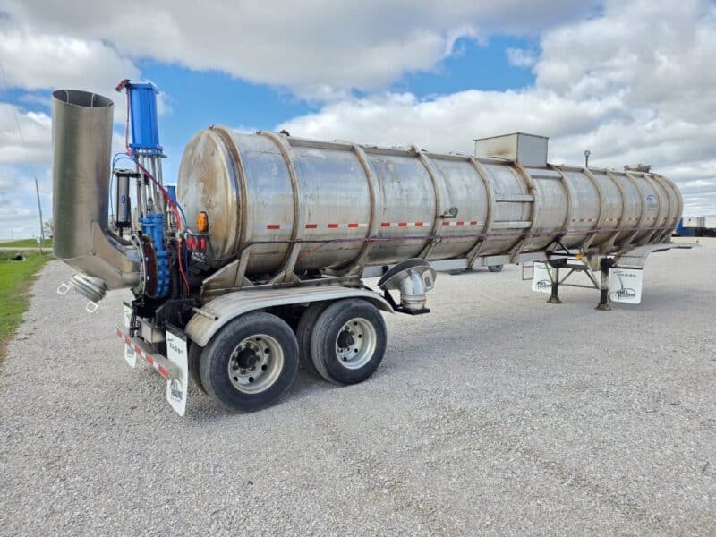 U-4809 1988 Bar-bel 7000 Gallon Stainless Steel Semi Tanker U-4809 1988 Bar-bel 7000 Gallon Stainless Steel Semi Tanker